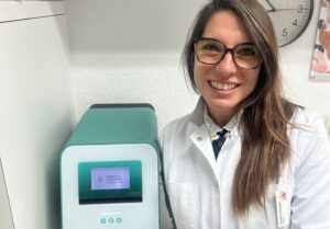 Molekulare Dermatologie. Dermatologin Daniela Uribe Holmgren.